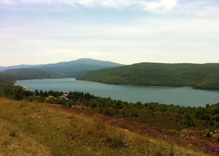 Charming House In With View בית נופש