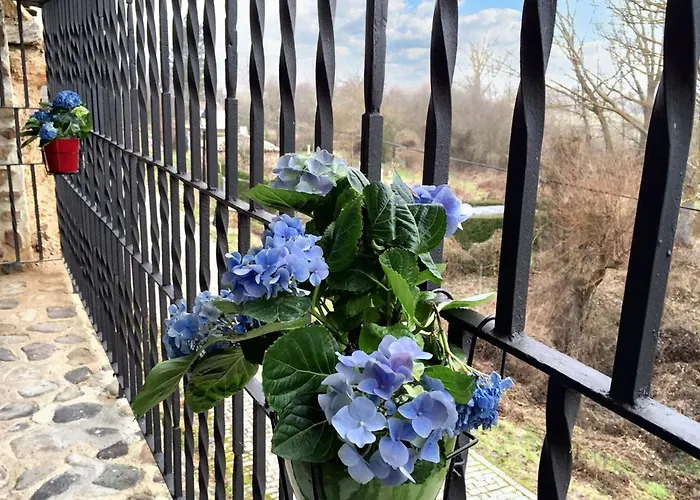 Charming House In With View בית נופש *