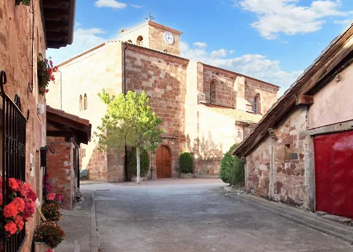 בית נופש Charming House In With View *