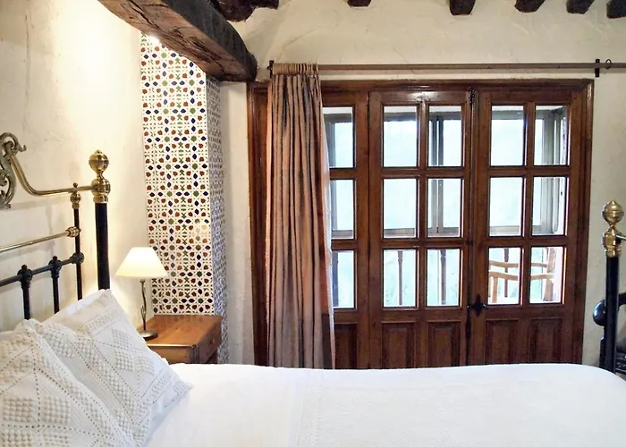 Charming House In With View בית נופש